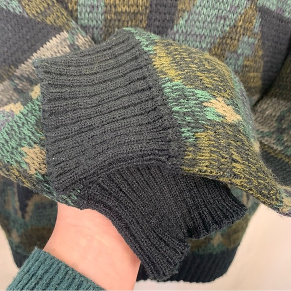 Vintage Geometric Sweater - Picture 7 of 8